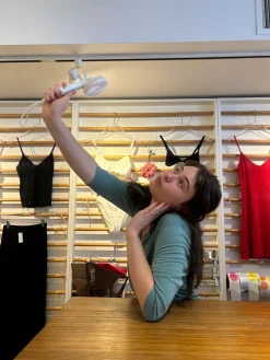 Azaleas: Rechargeable Hand Fan