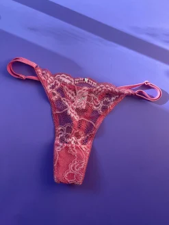 Clo: Fortuna Lace Adjustable String Thong - Coral Picante