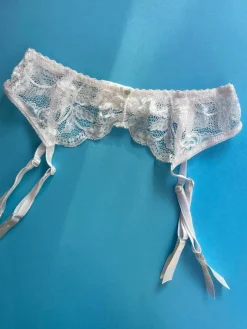 Clo: Fortuna Lace Garter Belt - White