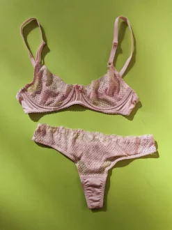 Duet by Timpa: Lace Thong with Keyhole Back - Pink