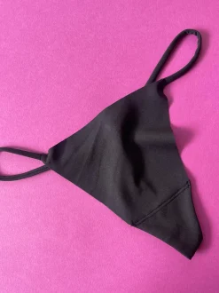 Fleur du Mal: Le Stretch Multifit Micro G-String - Black