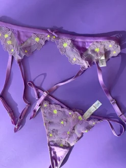 Fleur du Mal: Petal Embroidery Garter Belt - XS