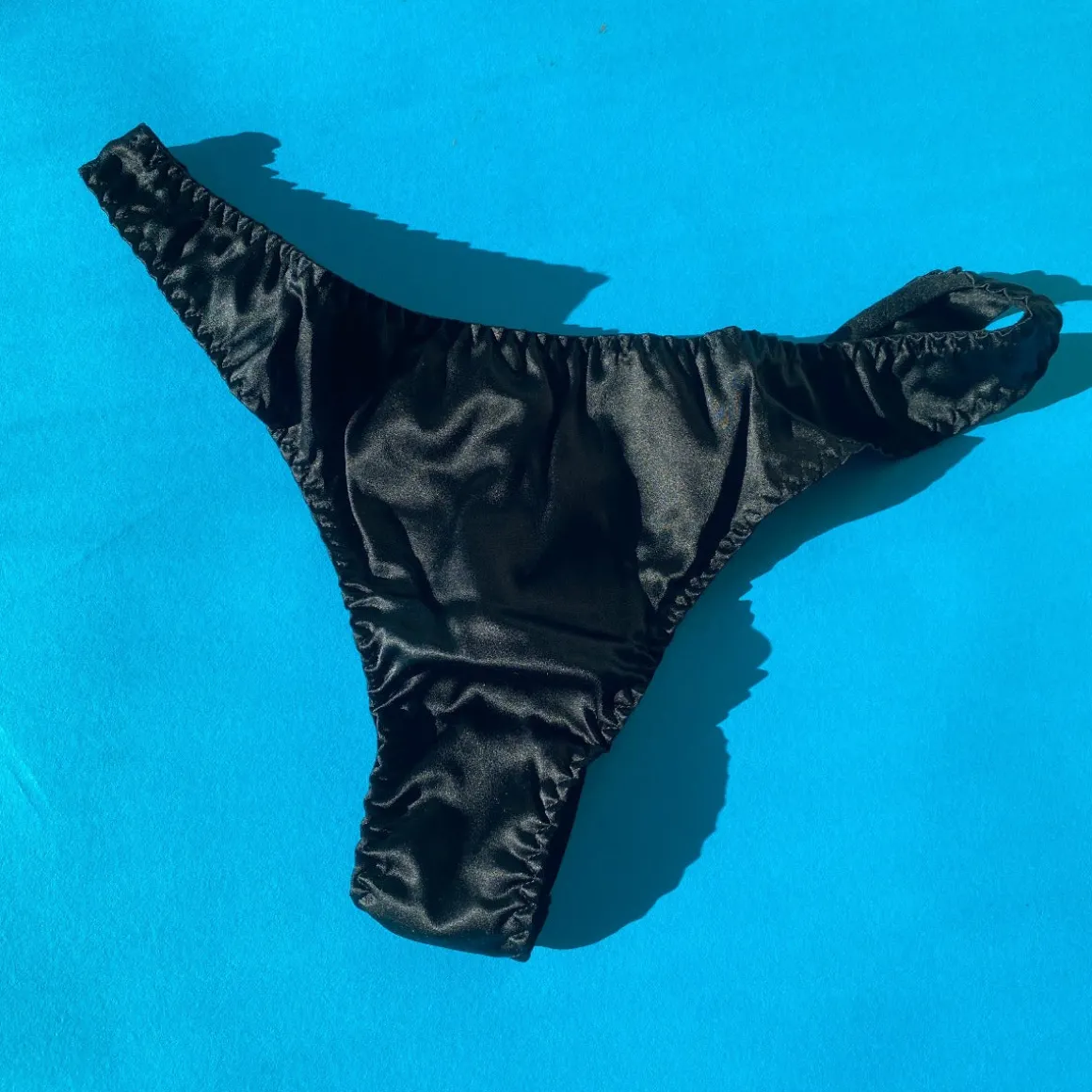 Fleur du Mal: Silk Satin Luxe Thong - Black