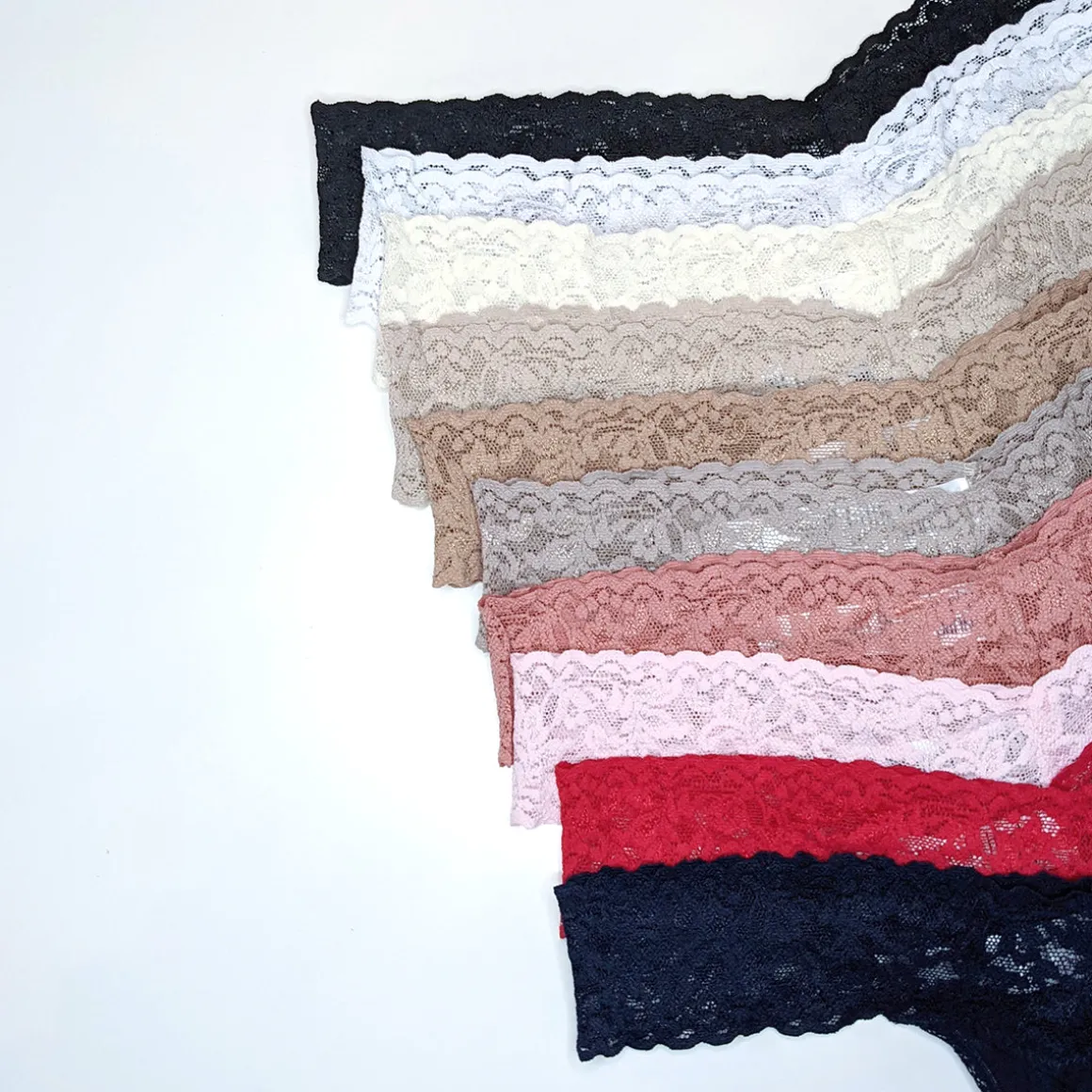 Hanky Panky: Lace Low Rise Thong - Basics