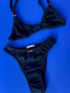 Hello Beautiful: Romance Wireless Triangle Bra - Black