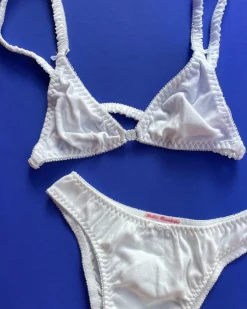 Hello Beautiful: Romance Wireless Triangle Bra - White