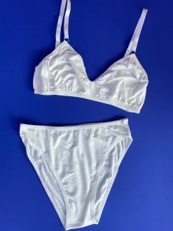 Kye Intimates: Recline Bamboo Pullover Bra - Natural