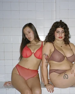 La Fille d'O: Savage High-Cut Brief - Red