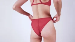 La Fille d'O: Savage High-Cut Brief - Red