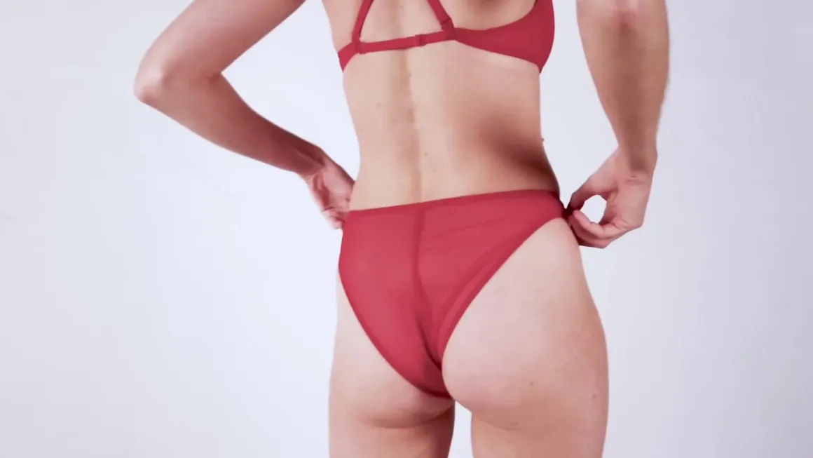 La Fille d'O: Savage High-Cut Brief - Red