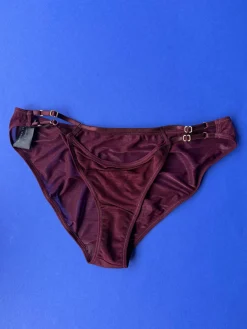 Marika Vera: Moore Bikini Brief - Burgundy