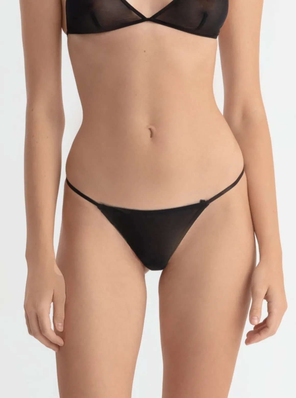 Marika Vera: Moore T-String Thong - Black