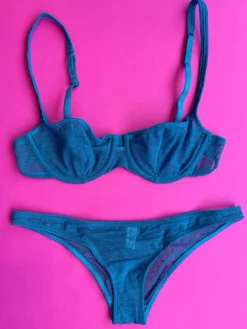 Yasmine Eslami: Joanne Demi Bra - 36A